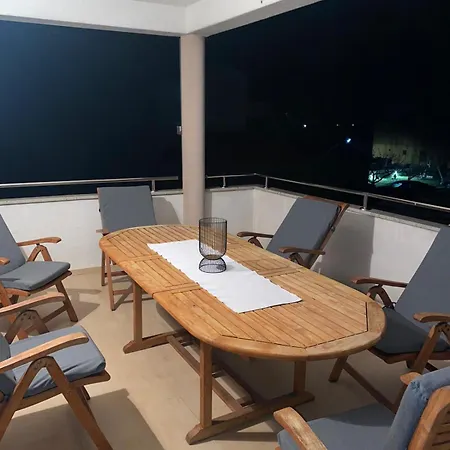 Διαμέρισμα Lucka Biograd *